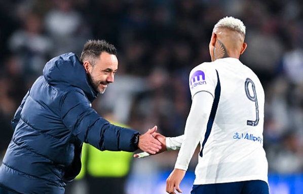 De Zerbi đang muốn n&acirc;ng cấp chất lượng cho h&agrave;ng c&ocirc;ng Spurs. Ảnh: Getty.
