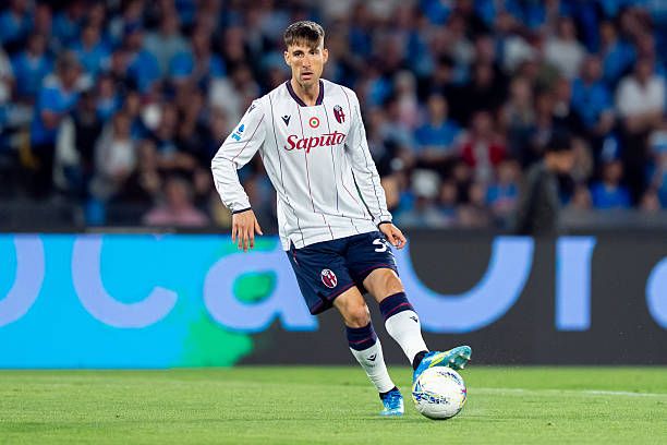 Juan Miranda là phương án không tồi cho MU. Ảnh: Getty Images.