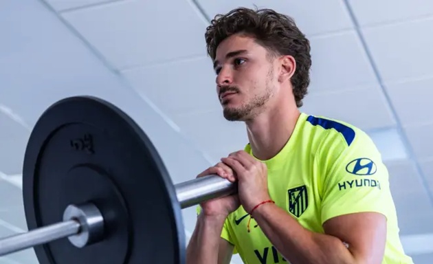 Alvarez cùng người đại diện nghĩ cách đến Barca. (Ảnh: Marca)