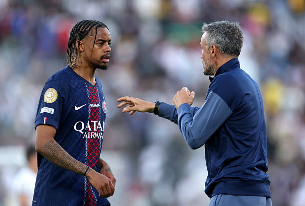 Ảnh bài viết Enrique từ chối bình luận tương lai Barcola tại PSG