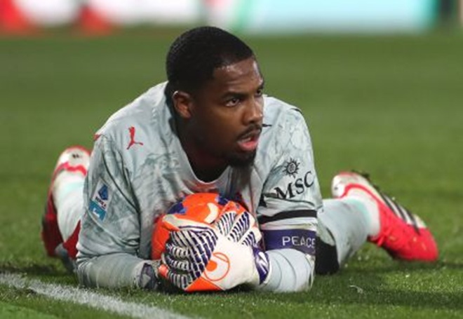 Al-Nassr đang nhắm đến Maignan. Ảnh: Getty.