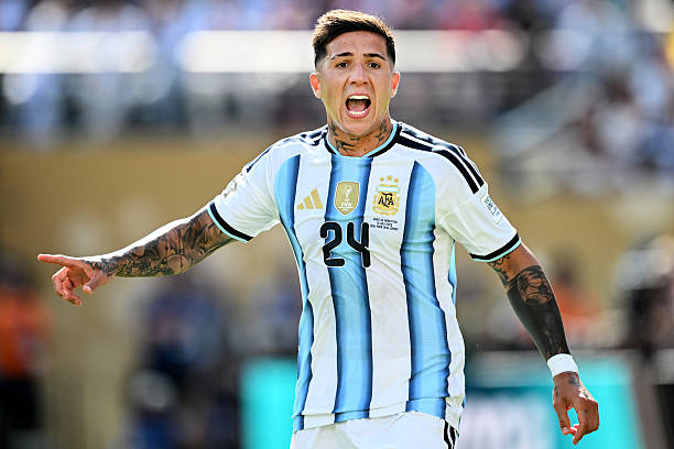 Ảnh bài viết Romano hé lộ rào cản khiến Man City khó chiêu mộ Enzo Fernandez