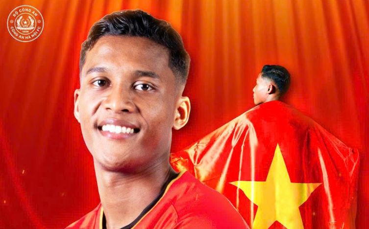 Adou Minh có cơ hội khoác áo tuyển Việt Nam sau khi nhập tịch. Ảnh: CAHN.