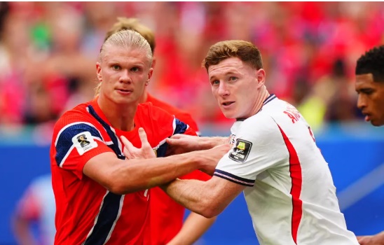 Haaland và Anderson từng có pha va chạm đáng chú ý ở kỳ World Cup. Ảnh: Getty.