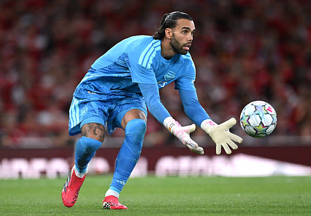 David Raya tỏa sáng trên chấm luân lưu giúp Arsenal đánh bại Como. Ảnh: Getty Images