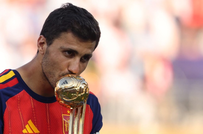 Rodri đ&atilde; quyết định đầu qu&acirc;n cho Barca. Ảnh: Getty.