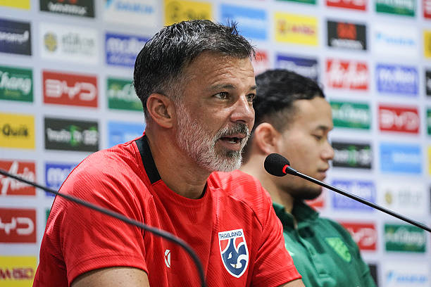Anthony Hudson d&agrave;nh sự t&ocirc;n trọng cho Singapore. Ảnh: Getty Images