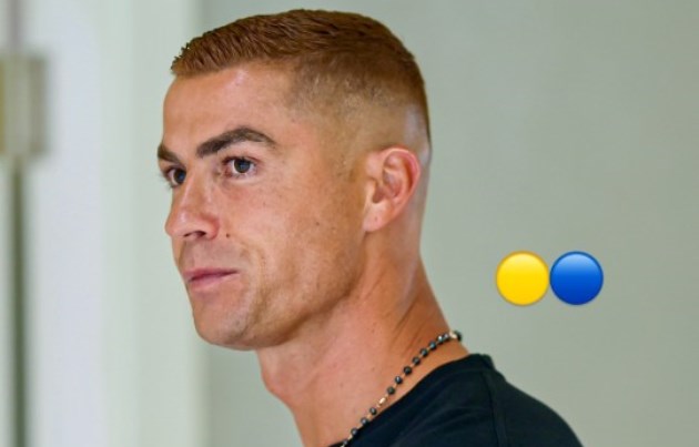 Ronaldo lạ lẫm với kiểu t&oacute;c mới. Ảnh: Instagram.