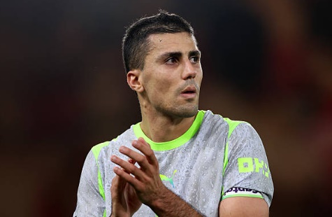 Ảnh bài viết Tin đồn chuyển nhượng sáng 14/8: Barca gặp khó vụ Rodri; Atletico không bán Pubill cho Arsenal