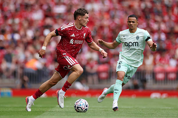 Ảnh bài viết John Barnes tìm thấy Bruno Fernandes của Liverpool