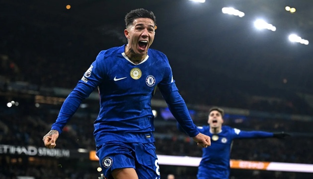 Chelsea vẫn chưa nhận được đề nghị mua Enzo của Man City. (Ảnh: Yahoo.sports)
