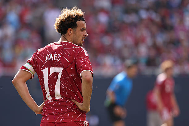 Liverpool c&oacute; thể kh&ocirc;ng mua tiền vệ thay Curtis Jones. Ảnh: Getty Images. 