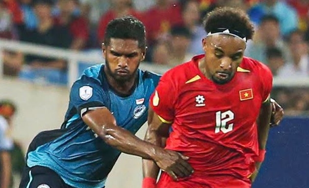 Xuân Son và các đồng đội đã gặp vô vàn khó khăn trước Singapore. Ảnh: VFF.