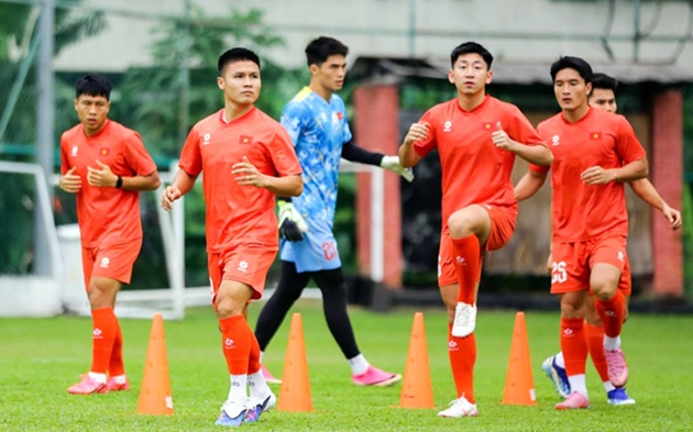 Việt Nam có buổi tập đầu tiên tại Kuala Lumpur. (Ảnh: VFF)