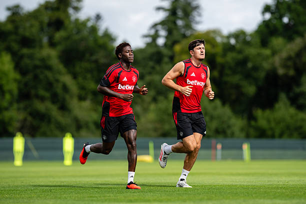 Mainoo mới hội qu&acirc;n c&ugrave;ng Man Utd sau kỳ nghỉ d&agrave;i. Ảnh: Getty Images. 