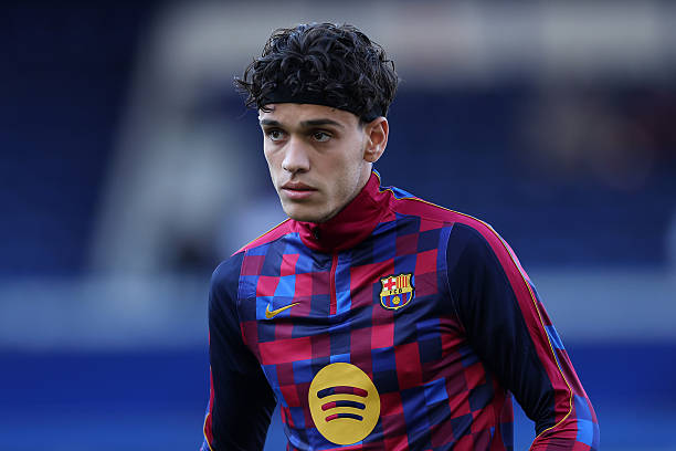 Ảnh bài viết Dortmund nỗ lực chiêu mộ Hector Fort của Barcelona