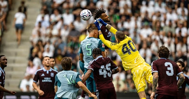 Villa vừa để thua tr&ecirc;n đất Đức. Ảnh: Birmingham Mail.