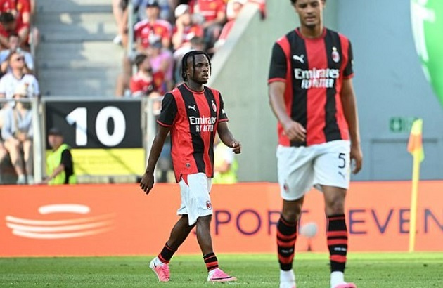 Chukwueze có một ngày thi đấu ấn tượng. Ảnh: Getty.