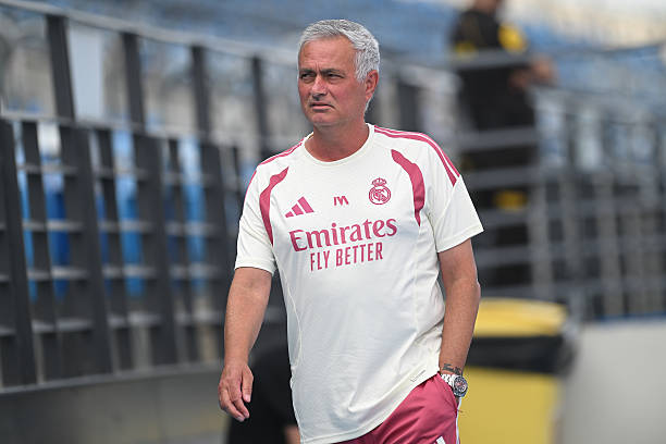 Jose Mourinho biết phải l&agrave;m g&igrave; với Jude Bellingham. Ảnh: Getty Images