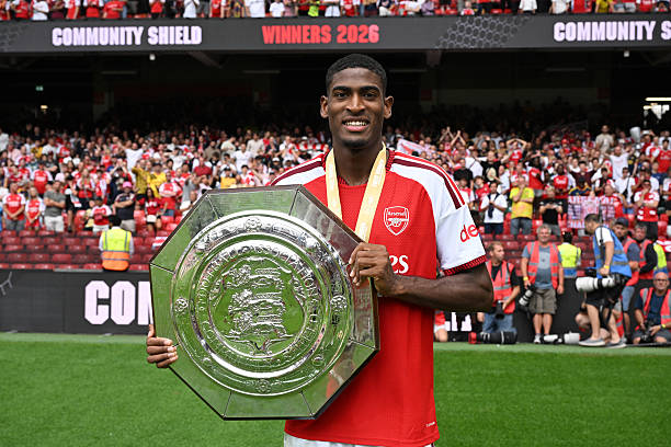 Cristhian Mosquera &ndash; 7 điểm: Từng chịu nhiều ho&agrave;i nghi sau sai s&oacute;t ở trận chung kết Champions League, nhưng Mosquera đ&atilde; chơi rất vững v&agrave;ng trong c&aacute;c pha kh&ocirc;ng chiến lẫn tắc b&oacute;ng; chỉ c&oacute; một v&agrave;i t&igrave;nh huống hơi lưỡng lự khi xử l&yacute; b&oacute;ng ở hiệp hai.