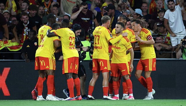 Lens đ&aacute;nh bại Paris Saint-Germain để gi&agrave;nh danh hiệu đầu ti&ecirc;n của m&ugrave;a giải. Ảnh: Getty Images