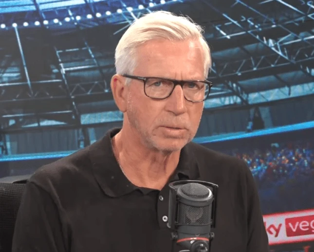 Pardew ấn tượng với sức mạnh của Arsenal. Ảnh: Getty Images. 