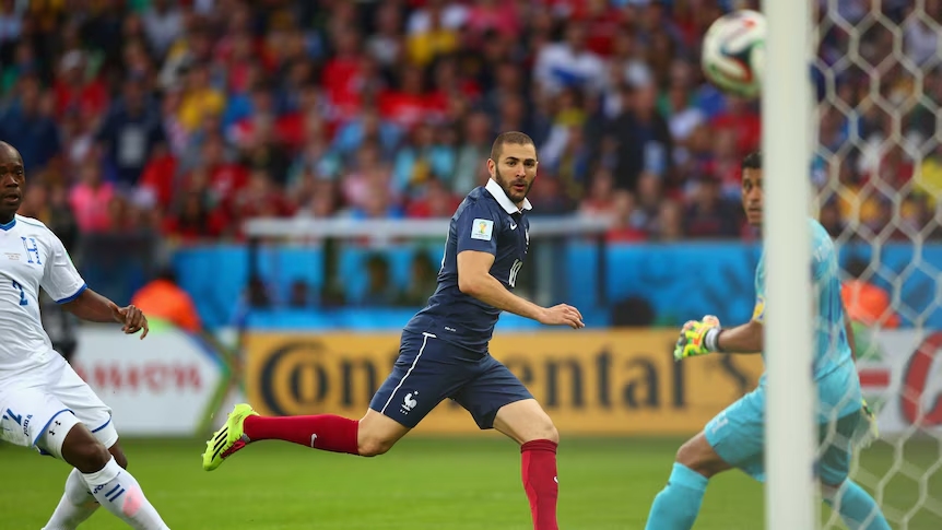 Đồng hồ trọng t&agrave;i b&aacute;o GOAL sau khoảnh khắc cực ngắn. Ảnh: Getty.