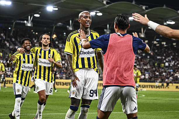 Talisca l&agrave; niềm hy vọng của Fenerbahce. Ảnh: Getty Images