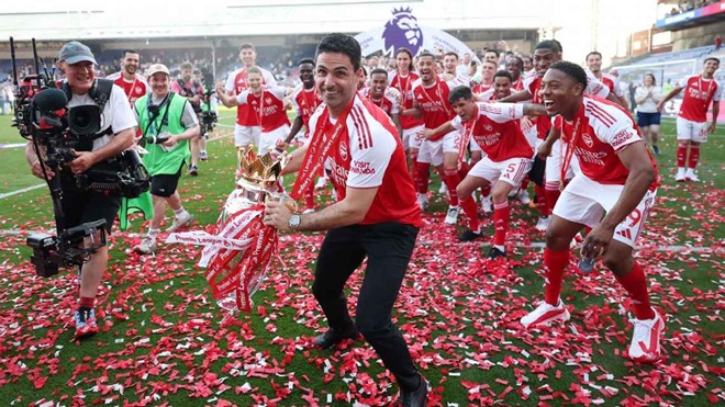 Arteta đ&atilde; gi&uacute;p Arsenal v&ocirc; địch Ngoại hạng Anh. Ảnh: Getty.