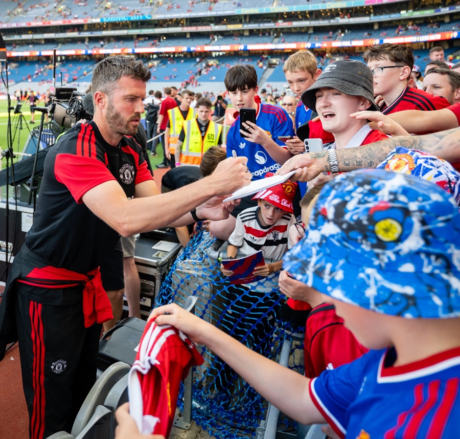 HLV Michael Carrick đang nhận được nhiều sự ủng hộ tại Man Utd. Ảnh: Manchester United FC.