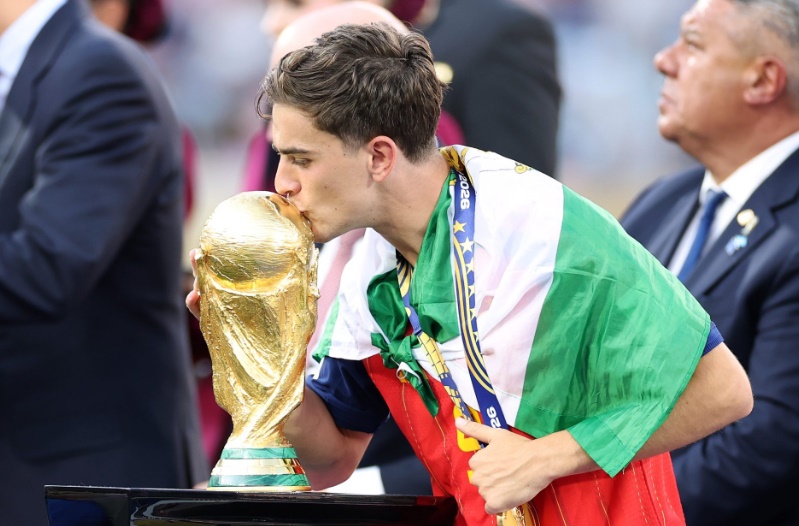 Ảnh bài viết Romano làm rõ tin đồn Gavi gia nhập Man Utd