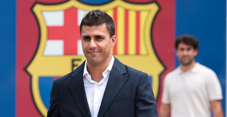 Ảnh bài viết Vì sao Real Madrid vuột mất Rodri vào tay Barcelona?