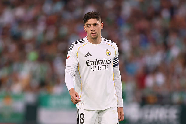Sự đa năng vô tình làm khó Valverde. Ảnh: Getty Images.