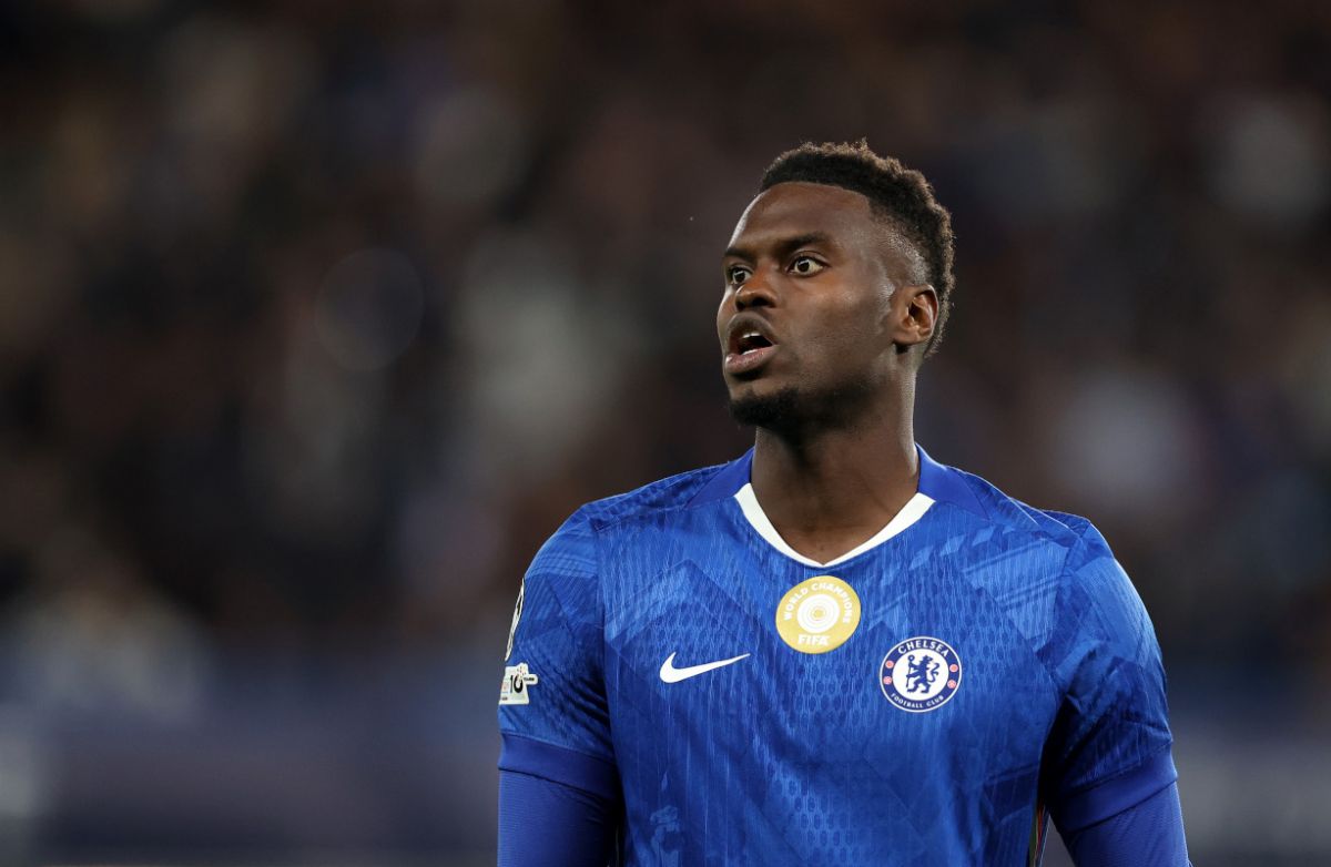 Ảnh bài viết Badiashile có mặt tại Napoli, chuẩn bị chia tay Chelsea