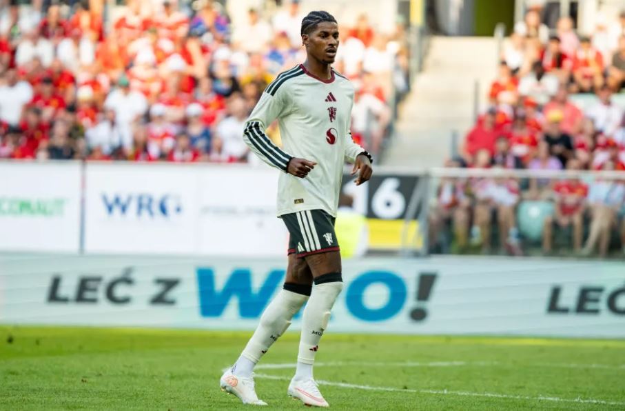 Ảnh bài viết Rashford cảm ơn Carragher vì được bênh vực trước Neville