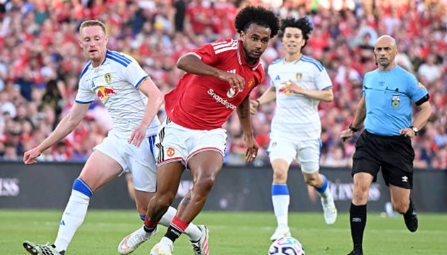 Ảnh bài viết Napoli đàm phán chiêu mộ tiền đạo Zirkzee của Man Utd