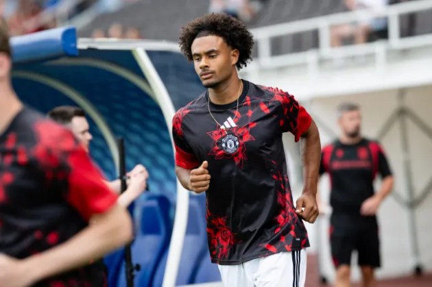 Zirkzee sẵn sàng chuyển sang Serie A trong màu áo Juventus hoặc Napoli. Ảnh: Getty.