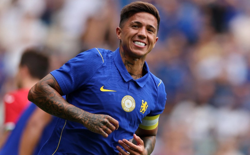 Đã có những tiếng la ó của CĐV Chelsea hướng đến Enzo. Ảnh: Getty.