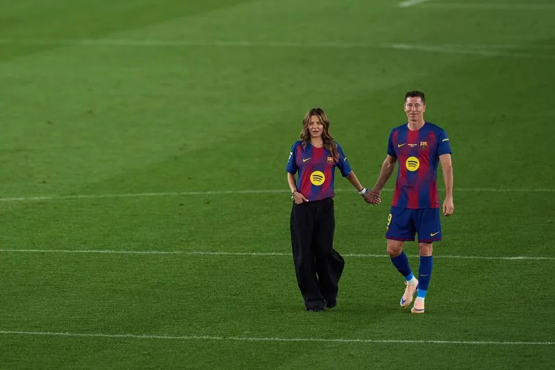 Anna Lewandowska đồng hành cùng chồng trong hành trình thể chất. Ảnh: Getty.