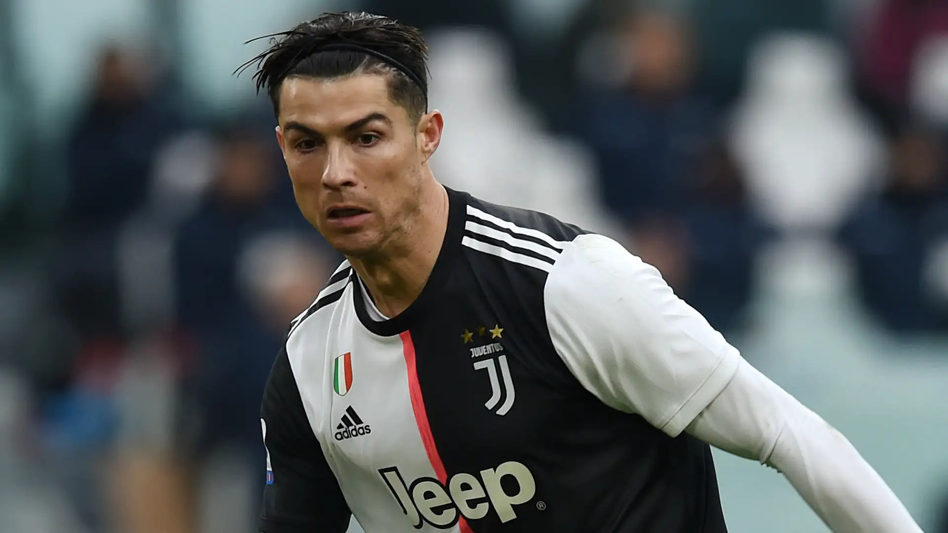 CR7 chờ đợi biến chuyển chuyển nhượng trước ngày ra quân. Ảnh: Getty.