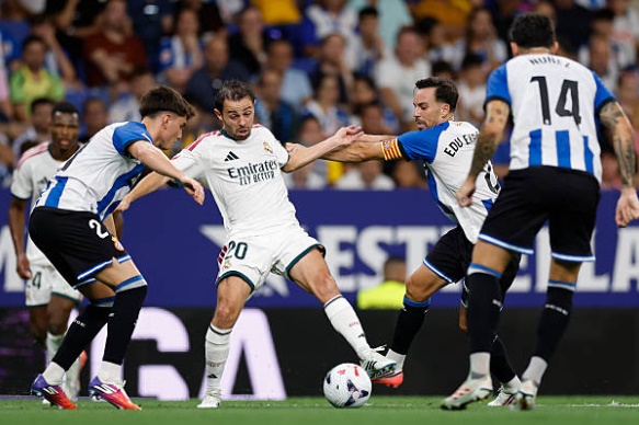 Bernardo Silva &ndash; 6.5: Thi đấu ở vị tr&iacute; tiền vệ trung t&acirc;m, Silva chơi ở mức tr&ograve;n vai. Anh gi&uacute;p đội nh&agrave; kiểm so&aacute;t nhịp độ trận đấu th&ocirc;ng qua những đường chuyền ngắn an to&agrave;n nhưng thiếu đi những pha kiến thiết mang t&iacute;nh đột biến cao.
