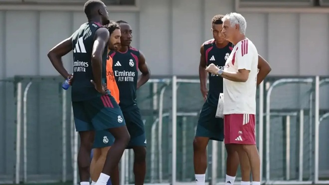 Ảnh bài viết Jose Mourinho giăng "bẫy" truy tìm cầu thủ tuồn tin mật cho báo chí