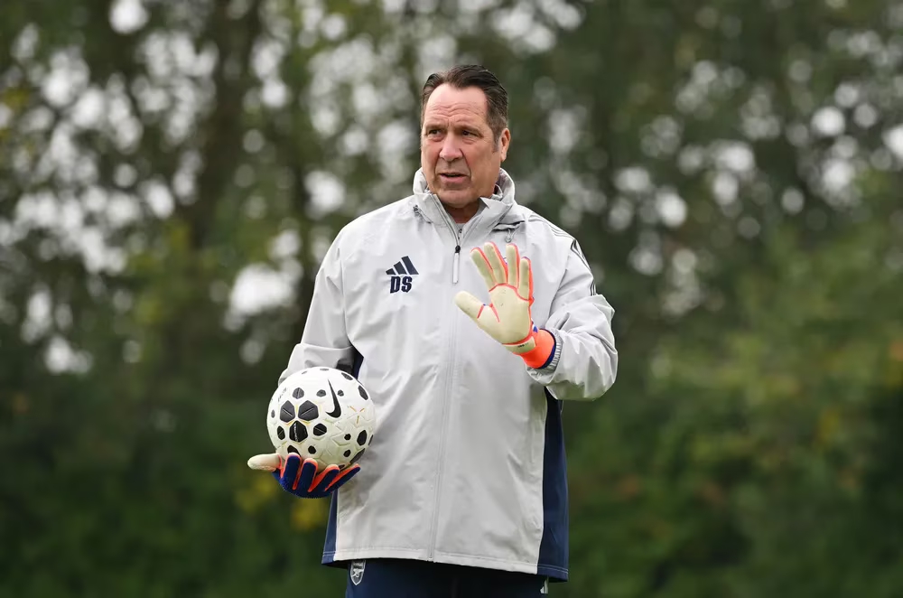 David Seaman cho rằng Liverpool có thể sẽ là kẻ ngáng đường khó chịu trong cuộc đua vô địch Ngoại hạng Anh mùa này của Arsenal. Ảnh: Arsenal FC.