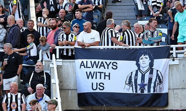 Liverpool và Newcastle United đã tưởng nhớ Kevin Keegan. (Ảnh: Getty Images)