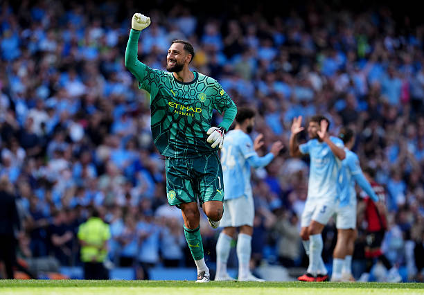 Gianluigi Donnarumma: Thi đấu tập trung và có những pha cứu thua xuất sắc trong hiệp 1 để giúp Man City tránh khỏi việc bị thủng lưới thêm - 7.4 điểm.