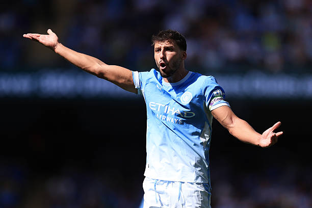 Ruben Dias: Trình diễn phong độ chững chạc, chỉ huy hàng thủ tốt và duy trì sự an toàn trước khung thành đội nhà - 7.2 điểm.