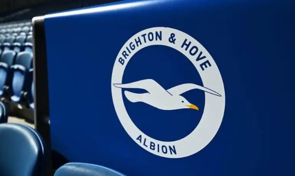 Một fan của Brighton qua đời sau trận đấu của đội nh&agrave; với Aston Villa. Ảnh: Getty Images.