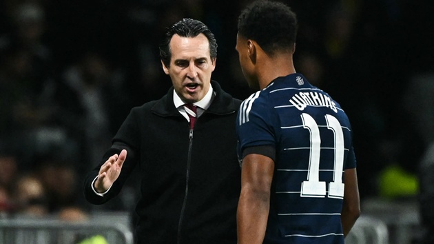 Emery từ chối trả lời trực tiếp về t&igrave;nh h&igrave;nh của Watkins. (Ảnh: Goal)