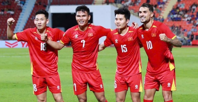 Việt Nam nắm lợi thế 2 b&agrave;n trước Th&aacute;i Lan ở chung kết lượt đi. Ảnh: VFF.