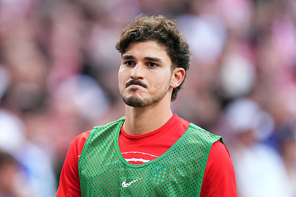 Ảnh bài viết Rủi ro của Barcelona khi kiên trì vụ Julian Alvarez